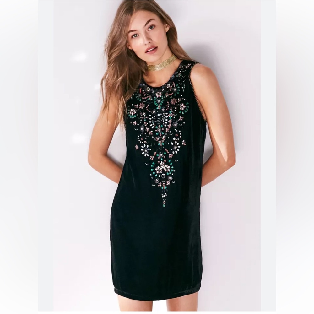 NWT Ecote Jasmina Velvet Embellished Mini Shift Dress
